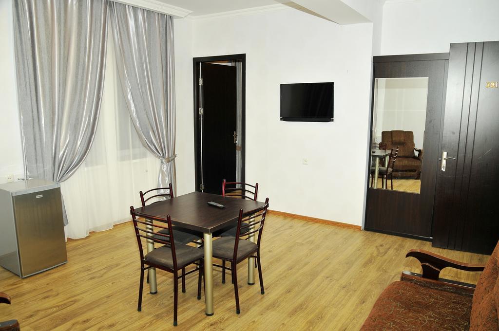 Alma-Ata Hotel Borjomi Quarto foto